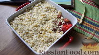 Фото приготовления рецепта: Крамбл с клубникой и ревенем (Rhubarb and strawberry crumble) - шаг №2
