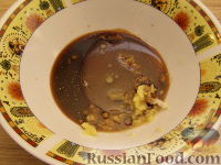 Фото приготовления рецепта: Салат из курицы-гриль с клубникой - шаг №2