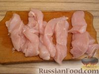Фото приготовления рецепта: Салат из курицы-гриль с клубникой - шаг №1
