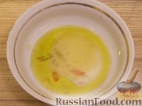 Фото приготовления рецепта: Салат из курицы-гриль с клубникой - шаг №10