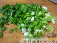 Фото приготовления рецепта: Салат с ананасом и кукурузой "Восторг" - шаг №6