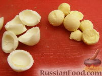 Фото приготовления рецепта: Салат из яиц с яблоком и крабовыми палочками - шаг №1