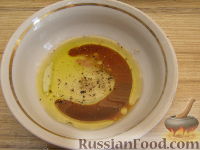Фото приготовления рецепта: Салат из жареной курицы с огурцами и кунжутом - шаг №5