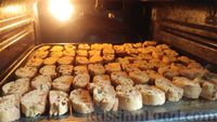 Фото приготовления рецепта: Постные медовые бискотти с изюмом и орехами - шаг №16