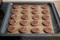 Фото приготовления рецепта: Шоколадные пряники в молочной глазури - шаг №10