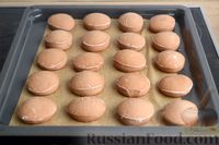 Фото приготовления рецепта: Шоколадные пряники в молочной глазури - шаг №11