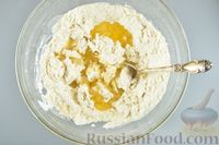 Фото приготовления рецепта: Луковая запеканка с сыром и сосисками - шаг №5
