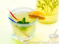 Фото к рецепту: Имбирный лимонад с мёдом и мятой (без варки)