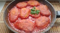 Фото приготовления рецепта: Котлеты из риса и чечевицы, в томатном соусе - шаг №18