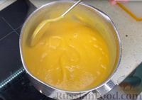 Фото приготовления рецепта: Куриные фрикадельки, тушенные с баклажанами, болгарским перцем и маслинами - шаг №10