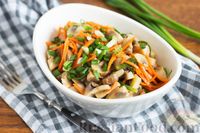 Фото к рецепту: Салат с черемшой, шампиньонами и морковью