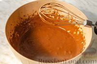Фото приготовления рецепта: Шоколадный бисквитный рулет с апельсинами и творожным кремом - шаг №5