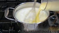 Фото приготовления рецепта: Торт "Наполеон" с кремом "Пломбир" - шаг №6