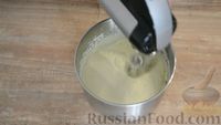 Фото приготовления рецепта: Торт "Наполеон" с кремом "Пломбир" - шаг №13
