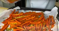 Фото приготовления рецепта: Морковные палочки со специями, в духовке - шаг №4