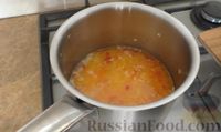 Фото приготовления рецепта: Куриные рулетики с ананасами и рис с овощами - шаг №12