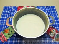 Фото приготовления рецепта: Молочный суп с клёцками - шаг №2
