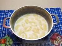 Фото приготовления рецепта: Молочный суп с клёцками - шаг №6