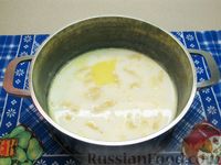 Фото приготовления рецепта: Молочный суп с клёцками - шаг №9