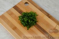 Фото приготовления рецепта: Творожная намазка с чесноком, луком и зеленью, для бутербродов - шаг №2
