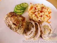 Фото приготовления рецепта: Куриные рулетики с ананасами и рис с овощами - шаг №13