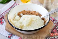 Фото приготовления рецепта: Котлеты из кильки в томате и риса - шаг №6