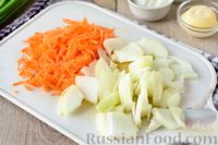 Фото приготовления рецепта: Минтай, запечённый под луково-морковной "шубкой" - шаг №5