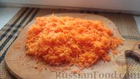Фото приготовления рецепта: Постный морковный торт с орехами и апельсиновым кремом на манке - шаг №5