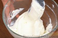 Фото приготовления рецепта: Творожные бездрожжевые куличи с глазурью из сухого молока и сгущёнки - шаг №2
