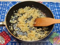 Фото приготовления рецепта: Луковые гренки с сыром - шаг №3