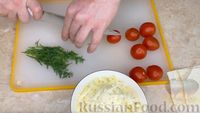Фото приготовления рецепта: Лаваш с сыром сулугуни, помидорами и зеленью (на сковороде) - шаг №1