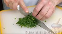 Фото приготовления рецепта: Лаваш с сыром сулугуни, помидорами и зеленью (на сковороде) - шаг №2