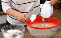 Фото приготовления рецепта: Творожные бездрожжевые куличи с глазурью из сухого молока и сгущёнки - шаг №8
