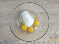 Фото приготовления рецепта: Пирог на кефире, из панировочных сухарей, с молочной заливкой - шаг №2