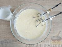 Фото приготовления рецепта: Пирог на кефире, из панировочных сухарей, с молочной заливкой - шаг №4