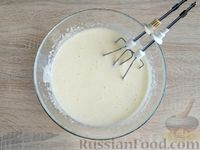 Фото приготовления рецепта: Пирог на кефире, из панировочных сухарей, с молочной заливкой - шаг №5