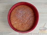 Фото приготовления рецепта: Пирог на кефире, из панировочных сухарей, с молочной заливкой - шаг №11