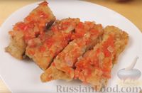 Фото к рецепту: Жареная рыба под соусом из помидоров со сладким перцем и луком