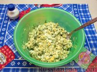 Фото приготовления рецепта: Закусочные слойки с варёными яйцами, сыром и зеленью - шаг №8