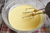 Фото приготовления рецепта: Мини-запеканки из сыра и творога - шаг №4