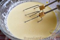 Фото приготовления рецепта: Мини-запеканки из сыра и творога - шаг №6