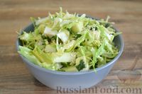 Фото к рецепту: Салат из капусты с яблоком, брынзой и лимонно-горчичной заправкой