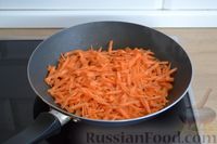 Фото приготовления рецепта: Крабовый салат с морковью, луком и сыром - шаг №9