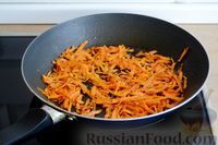 Фото приготовления рецепта: Крабовый салат с морковью, луком и сыром - шаг №10