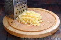 Фото приготовления рецепта: Крабовый салат с морковью, луком и сыром - шаг №13