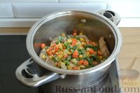 Фото приготовления рецепта: Гречка с куриными крылышками и овощами - шаг №5