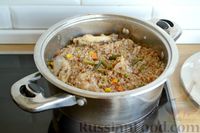 Фото приготовления рецепта: Гречка с куриными крылышками и овощами - шаг №9