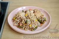 Фото приготовления рецепта: Гречка с куриными крылышками и овощами - шаг №10