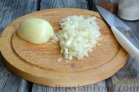 Фото приготовления рецепта: Картофельные оладьи с жареным луком - шаг №3