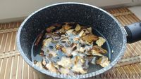 Фото приготовления рецепта: Котлеты из риса и шампиньонов под морковно-грибным соусом (в духовке) - шаг №2